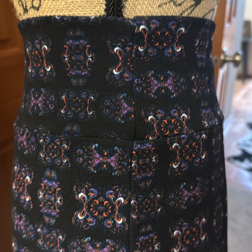 LuLaRoe ⭐️Cassie Pencil Skirt - Picture 5 of 11